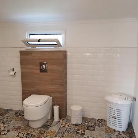 Spiti Lou Apartman *