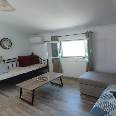 Spiti Lou Apartman *